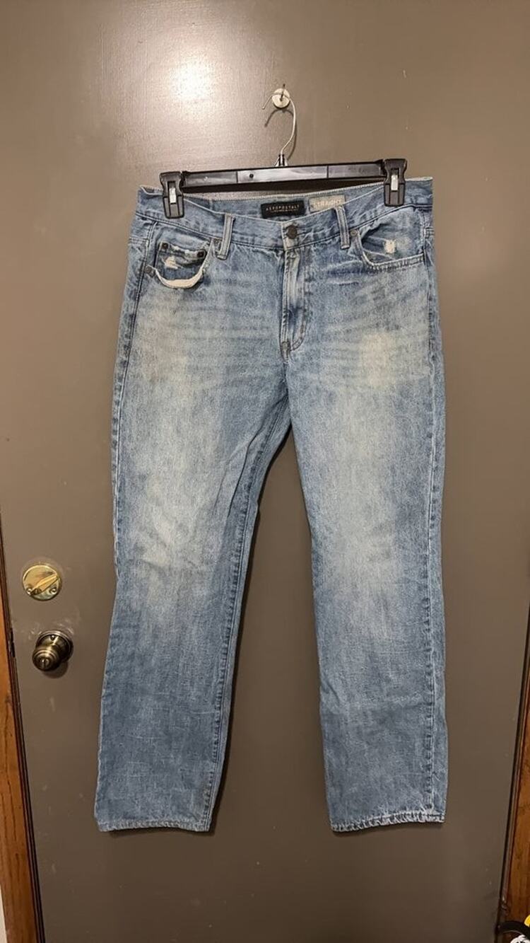 Aeropostale Men's Straight Fit Light Wash Jeans 32x34